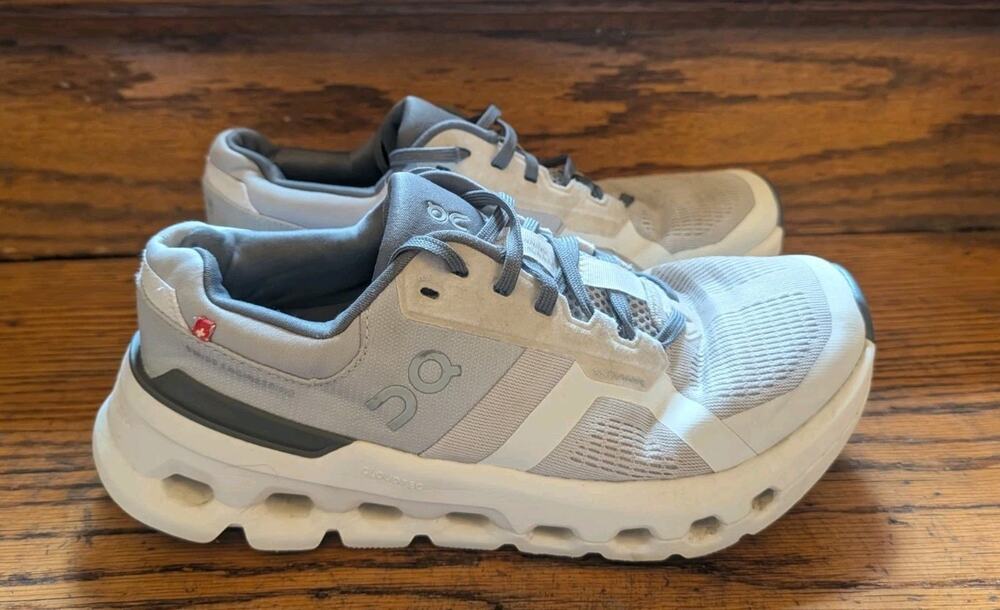 Size 8.5 On Cloud Cloudrunner 2 Running Sneakers Women's Frost White Gray